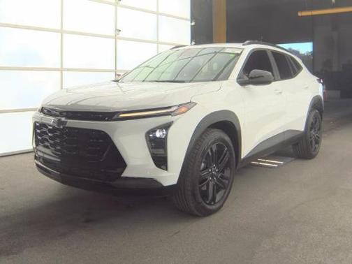 Summit White 2024 Chevrolet Trax FWD ACTIV