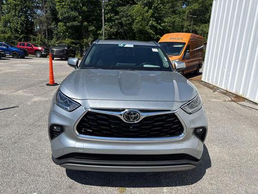 Silver Sky Metallic 2025 Toyota RAV4 LE