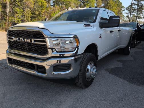 Bright White Clearcoat 2024 RAM 3500 Tradesman Crew Cab 4x4 8' Box