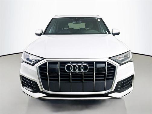 2023 Audi Q7 45 Premium Plus