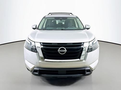 Brilliant Silver Metallic 2024 Nissan Pathfinder SV FWD