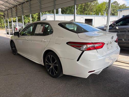 Super White 2019 Toyota Camry SE