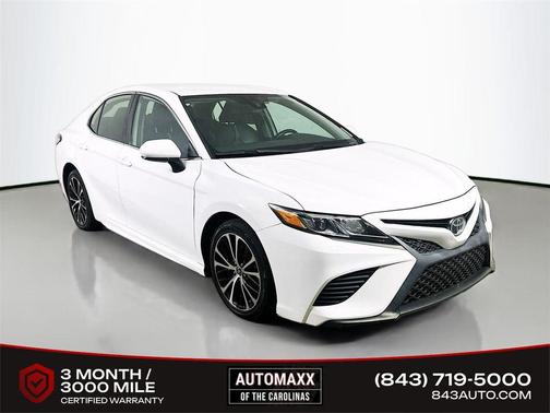 Super White 2019 Toyota Camry SE