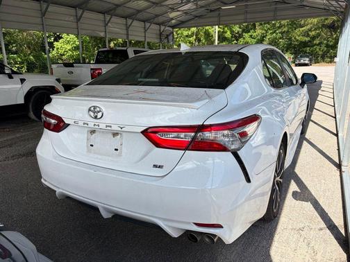 Super White 2019 Toyota Camry SE