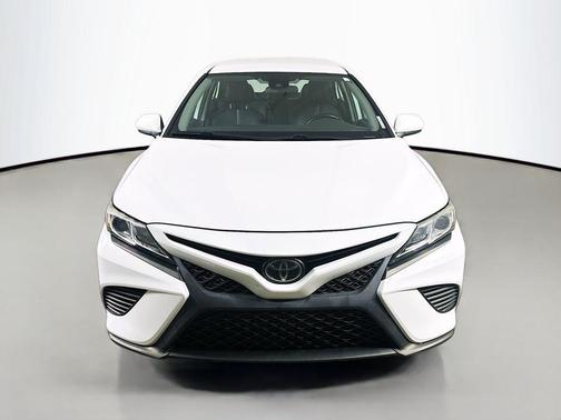 Super White 2019 Toyota Camry SE