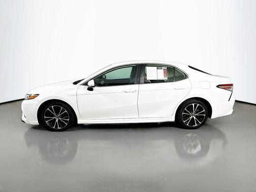 Super White 2019 Toyota Camry SE