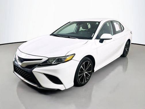 Super White 2019 Toyota Camry SE