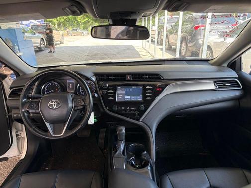 Super White 2019 Toyota Camry SE