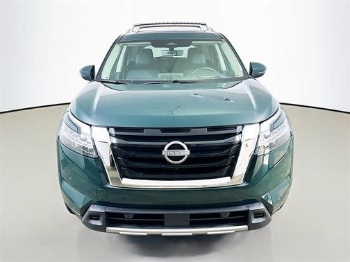 2024 Nissan Pathfinder Platinum FWD