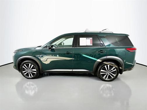 2024 Nissan Pathfinder Platinum FWD