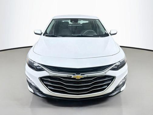 Summit White 2023 Chevrolet Malibu FWD 1LT
