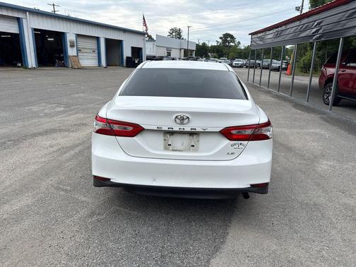 Super White 2018 Toyota Camry LE