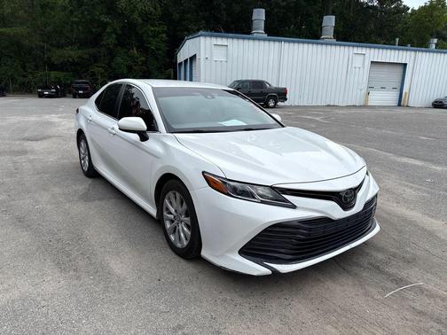 Super White 2018 Toyota Camry LE