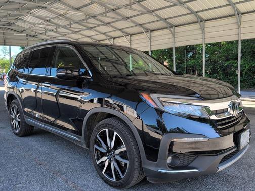 Crystal Black Pearl 2020 Honda Pilot Touring 8-Passenger