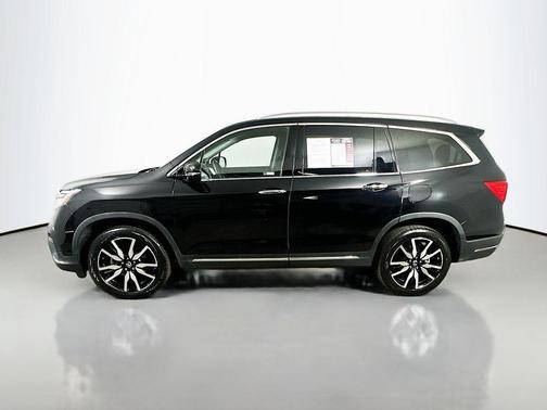 Crystal Black Pearl 2020 Honda Pilot Touring 8-Passenger