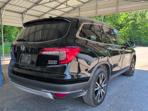 Crystal Black Pearl 2020 Honda Pilot Touring 8-Passenger