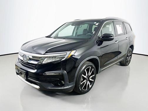 Crystal Black Pearl 2020 Honda Pilot Touring 8-Passenger