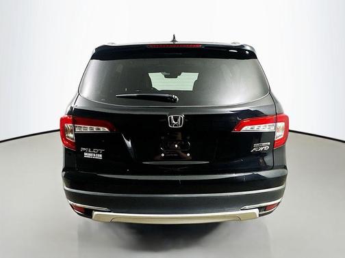 Crystal Black Pearl 2020 Honda Pilot Touring 8-Passenger