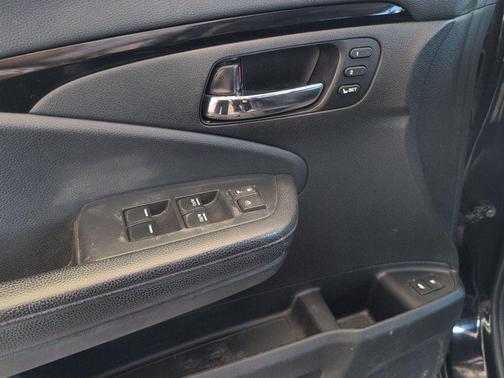 Crystal Black Pearl 2020 Honda Pilot Touring 8-Passenger