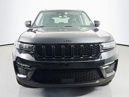 Diamond Black Crystal Pearlcoat 2023 Jeep Grand Cherokee Limited