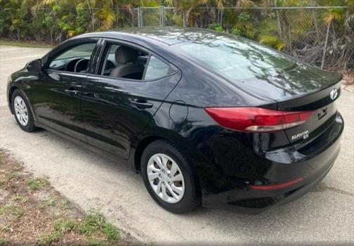 2018 Hyundai ELANTRA SE