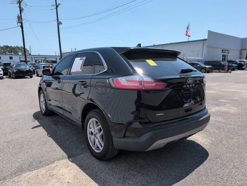 Black Metallic 2023 Ford Edge SEL