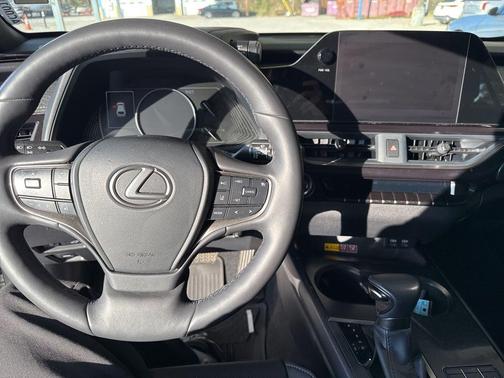2023 Lexus UX 250h Base