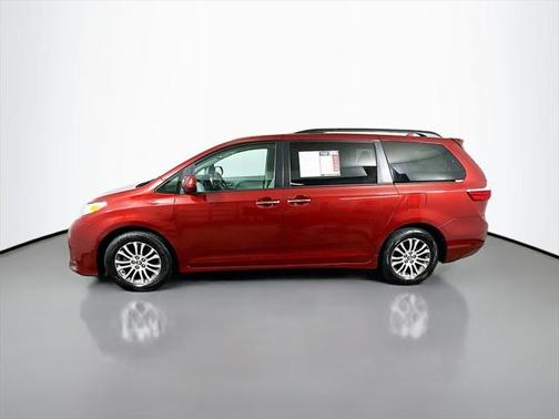 2018 Toyota Sienna XLE