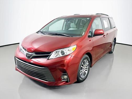 2018 Toyota Sienna XLE