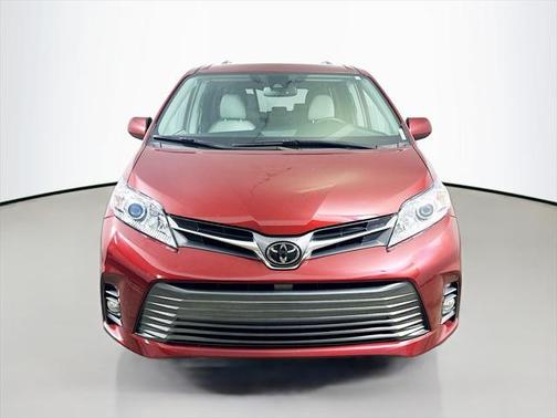 2018 Toyota Sienna XLE