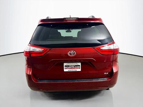 2018 Toyota Sienna XLE