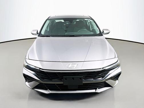 Fluid Metal 2025 Hyundai ELANTRA SEL