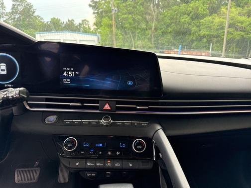 Fluid Metal 2025 Hyundai ELANTRA SEL