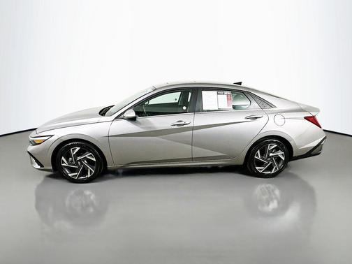 Fluid Metal 2025 Hyundai ELANTRA SEL
