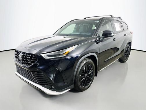 Midnight Black Metallic 2024 Toyota Highlander XSE