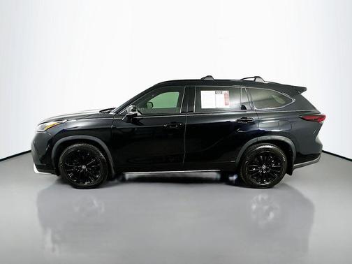 Midnight Black Metallic 2024 Toyota Highlander XSE