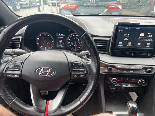 2020 Hyundai Veloster Base