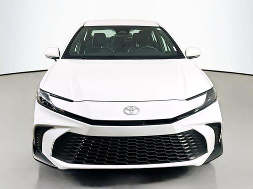 Ice Cap 2025 Toyota Camry SE