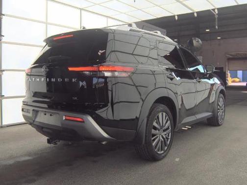 2023 Nissan Pathfinder SL FWD