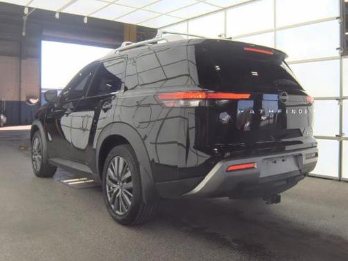 2023 Nissan Pathfinder SL FWD
