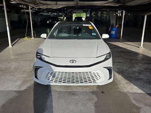 Wind Chill Pearl 2025 Toyota Camry XSE