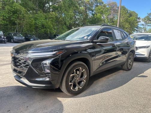 Mosaic Black Metallic 2025 Chevrolet Trax LT