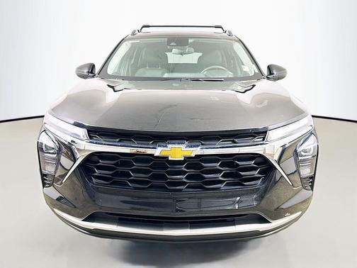 Mosaic Black Metallic 2025 Chevrolet Trax LT