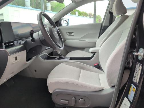 Abyss Black Pearl 2025 Hyundai KONA SEL