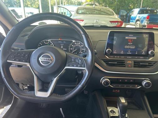 2022 Nissan Altima SR FWD
