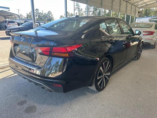 2022 Nissan Altima SR FWD