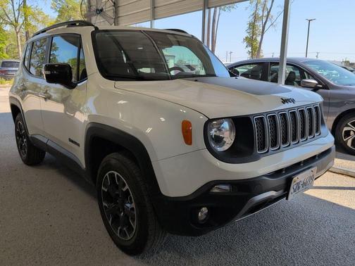 Alpine White Clearcoat 2023 Jeep Renegade Upland