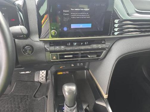 Ice Cap 2025 Toyota Camry SE