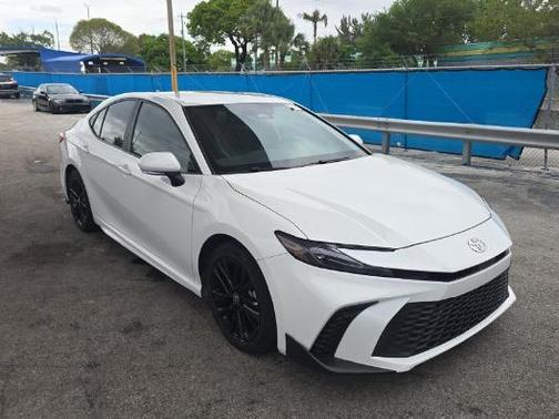 Ice Cap 2025 Toyota Camry SE