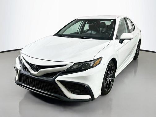 Ice 2023 Toyota Camry SE